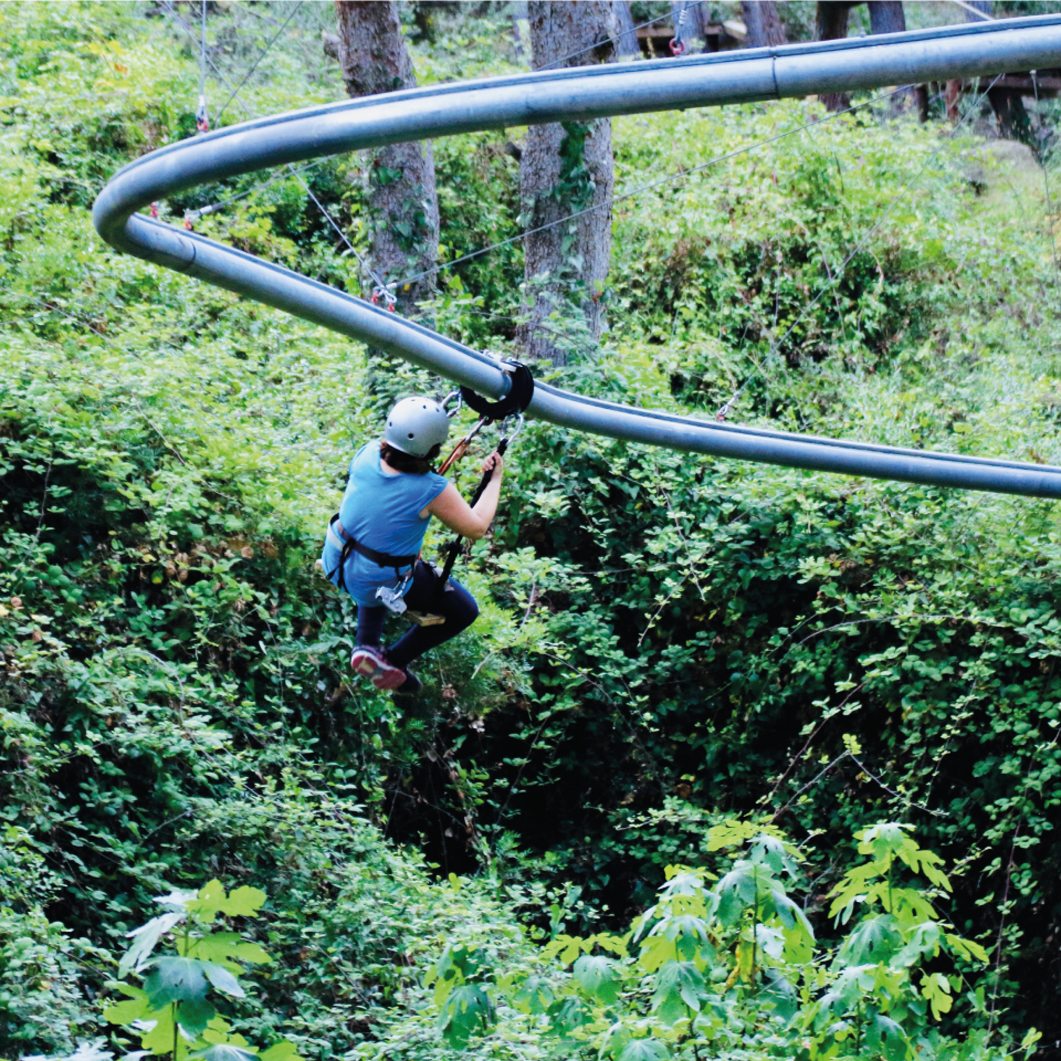 altus outdoor concept tyrolienne a virage roller coaster zipline web